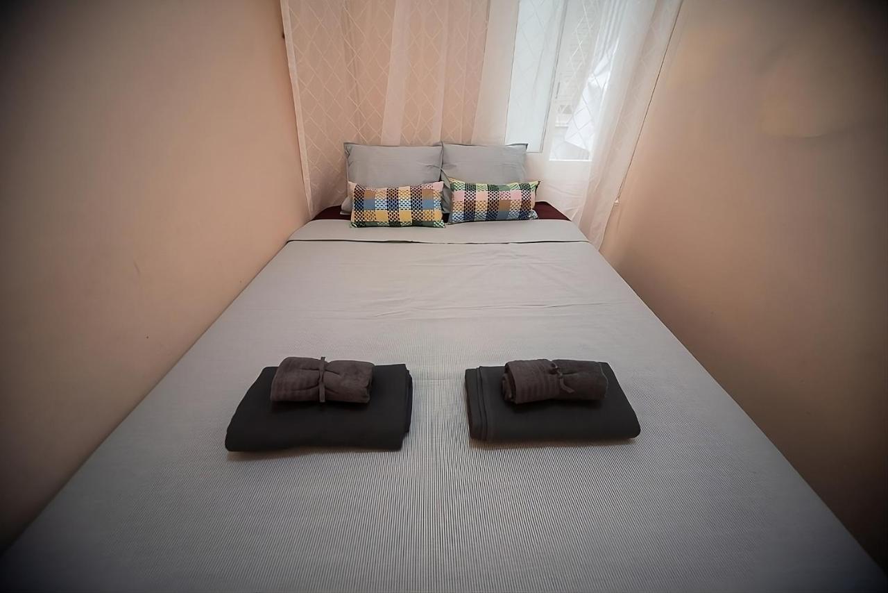 Traditional Rooms In Eixample Барселона Экстерьер фото