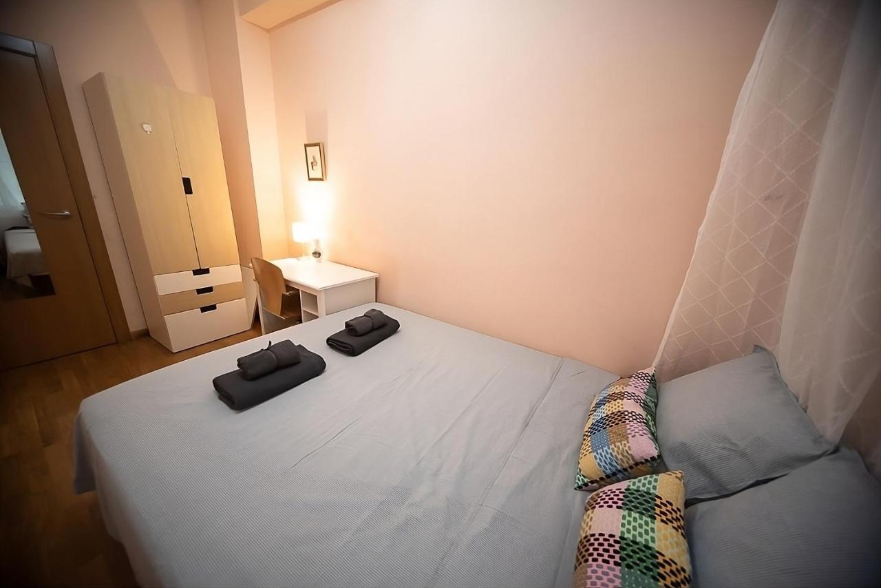 Traditional Rooms In Eixample Барселона Экстерьер фото