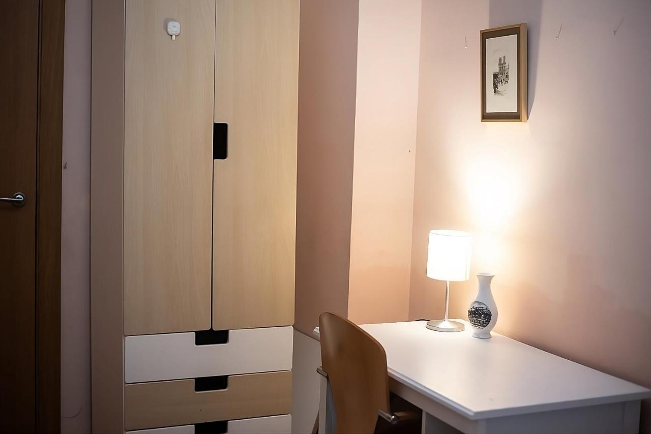 Traditional Rooms In Eixample Барселона Экстерьер фото