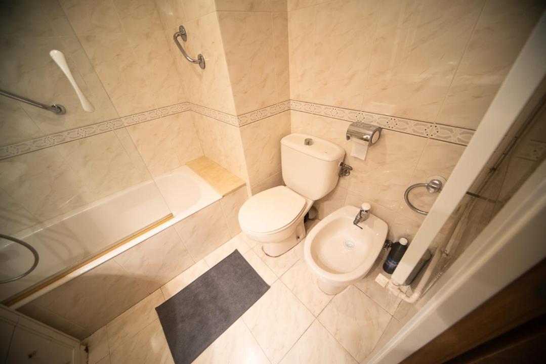 Traditional Rooms In Eixample Барселона Экстерьер фото