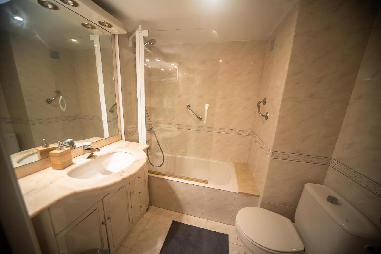Traditional Rooms In Eixample Барселона Экстерьер фото