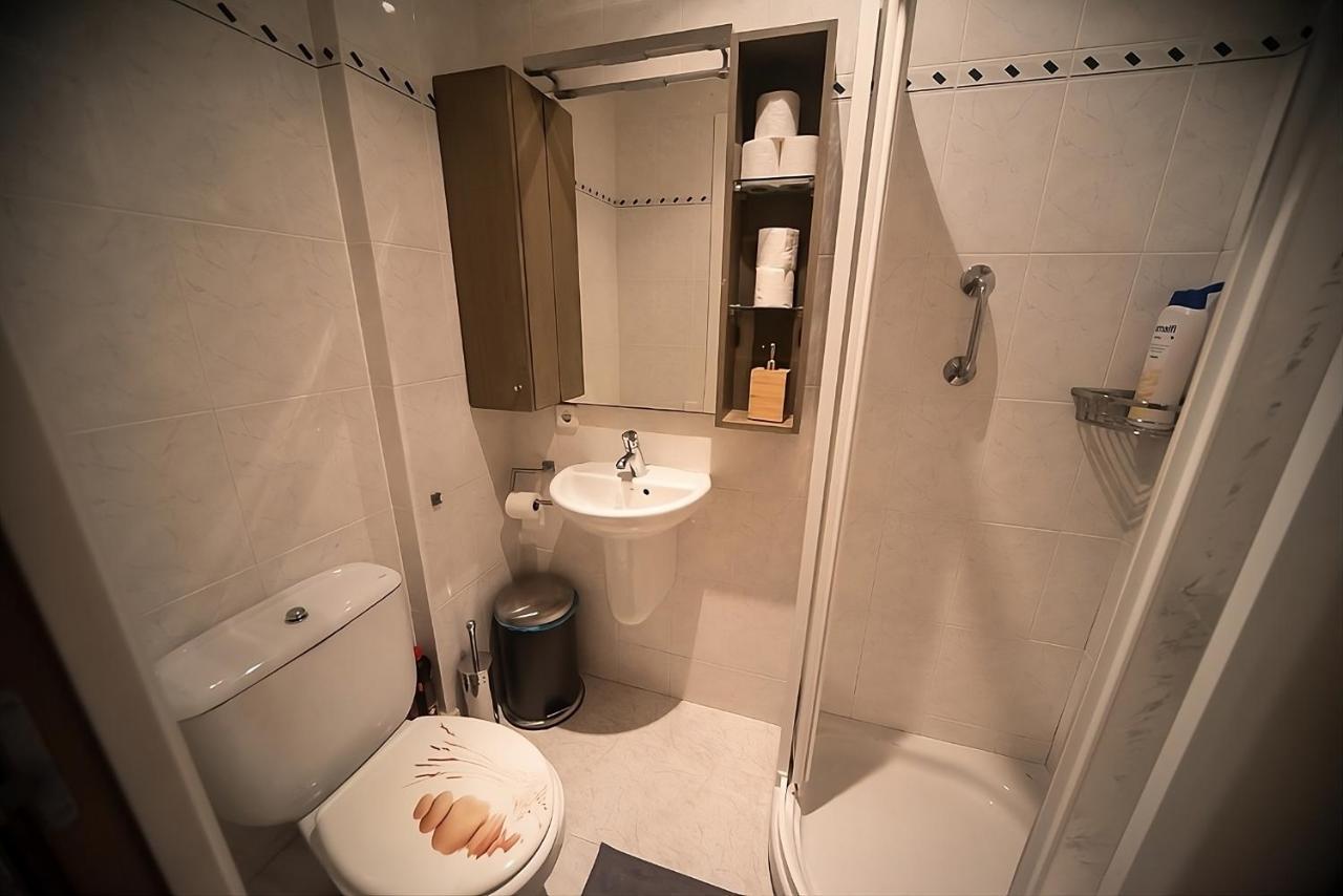 Traditional Rooms In Eixample Барселона Экстерьер фото