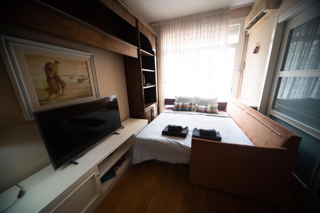 Traditional Rooms In Eixample Барселона Экстерьер фото