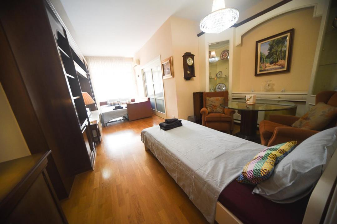 Traditional Rooms In Eixample Барселона Экстерьер фото