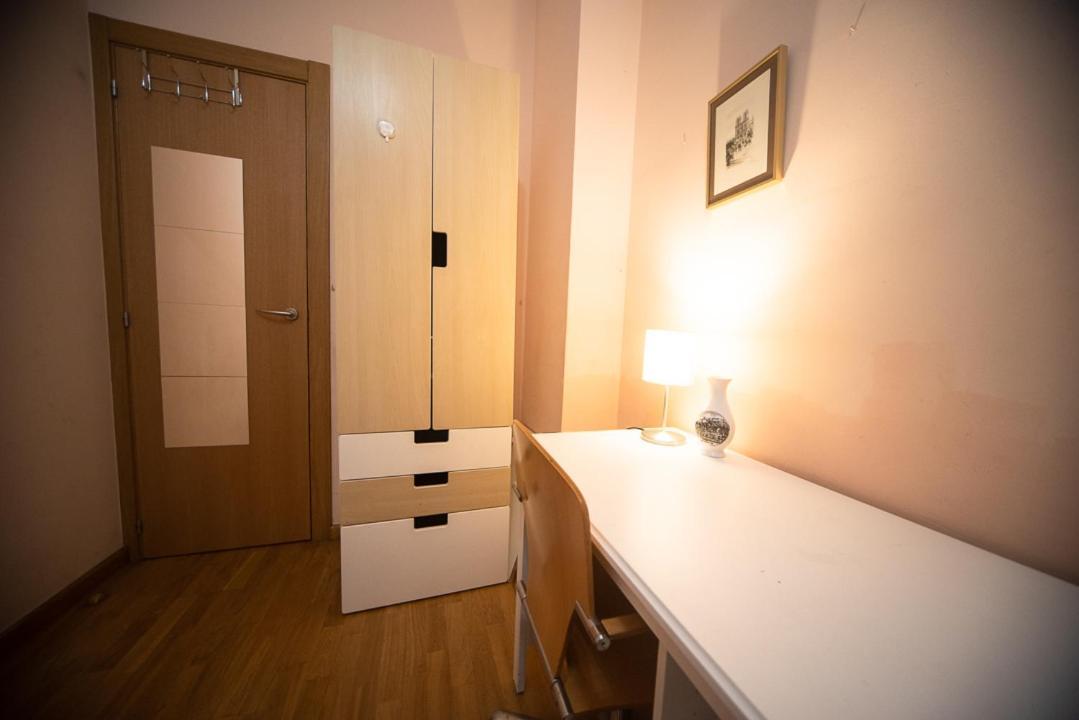 Traditional Rooms In Eixample Барселона Экстерьер фото